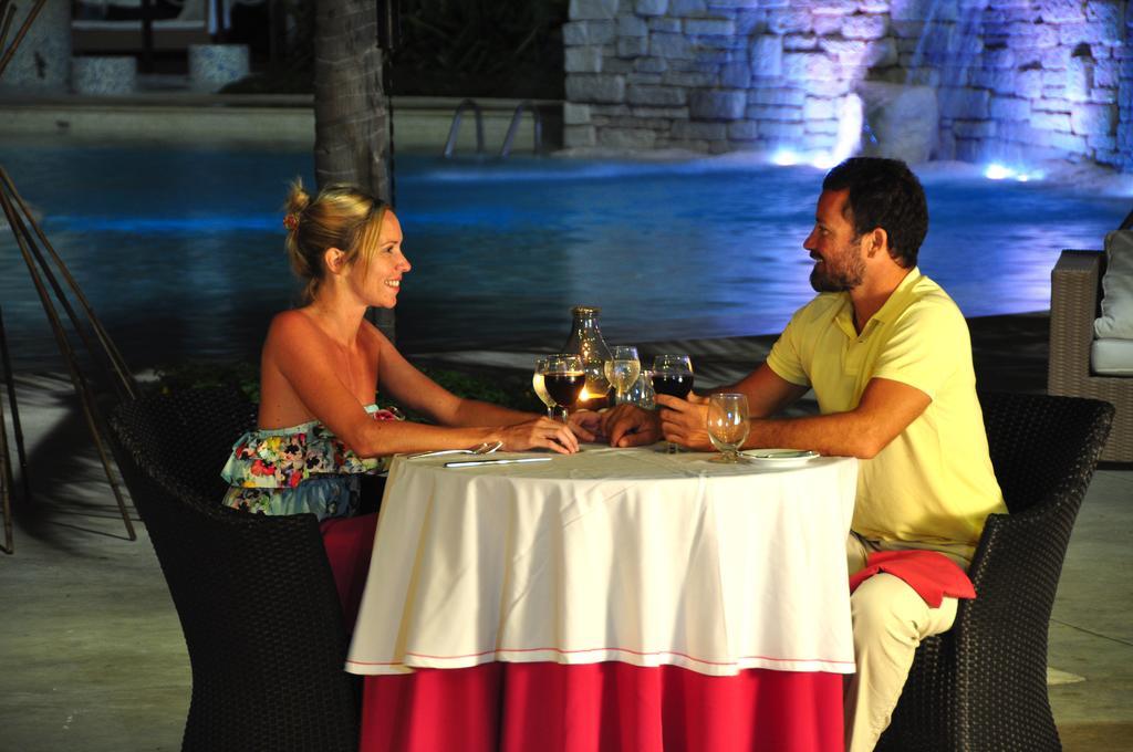 Sunset Royal Hotel Cancun Bagian luar foto